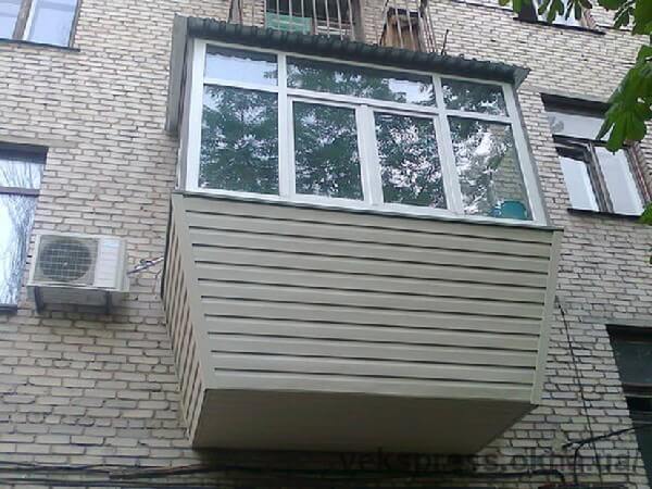 Теплое остекление балкона профилем КБЕ с выносом подоконника